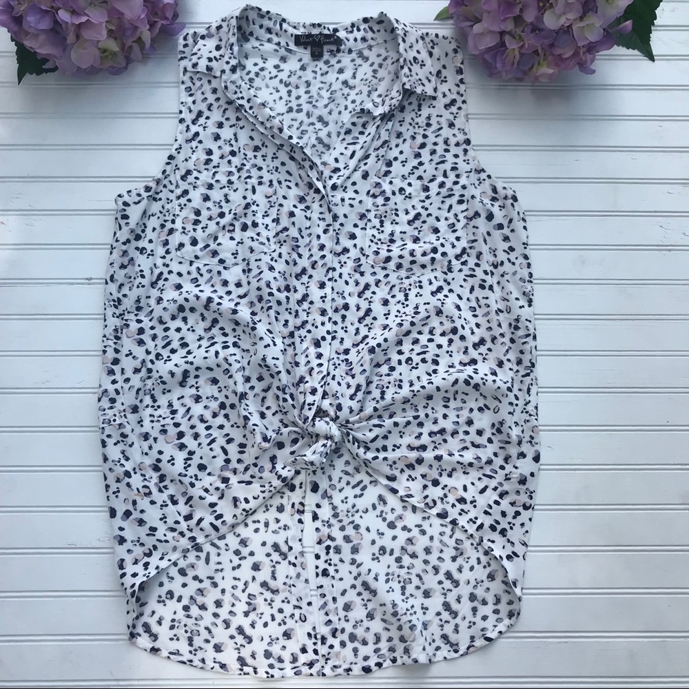Sleeveless blouse